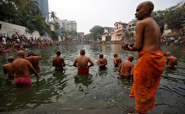 Devotees pray and take a dip in the holy waters of the Banganga Tank in Mumbai to honour the souls of the departed on the occasion of Mahalaya on 8 October, 2018. It is also believed that on this day, the Goddess Durga starts her journey to earth. Reuters/ Francis Mascarenhas Devotees pray and take a dip in the holy waters of the Banganga Tank in Mumbai to honour the souls of the departed on the occasion of Mahalaya on 8 October, 2018. It is also believed that on this day, the Goddess Durga starts her journey to earth. Reuters/ Francis Mascarenhas